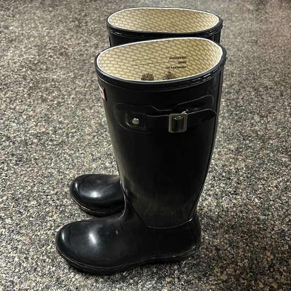 Hunter tall boots. Womens size 7. - Picture 2 of 4